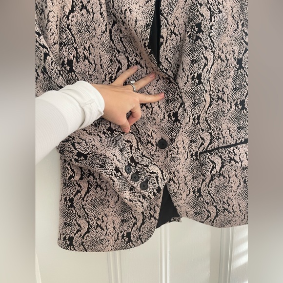 Free People Modern Fem Blazer in black and tan pattern- XS - Picture 8 of 10